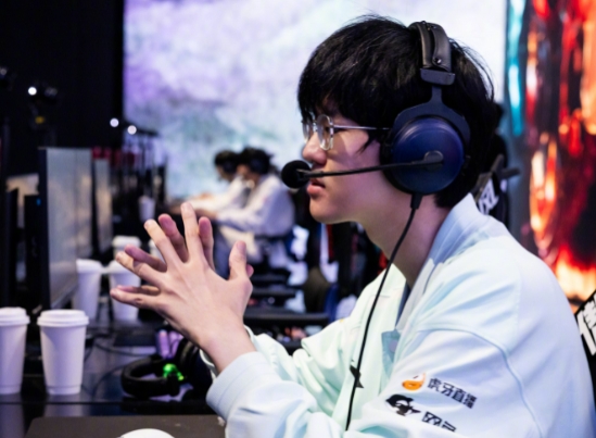 原来早就有迹可循？Jiejie已经连续三天未上韩服Rank，今日有传闻Jiejie或将与iG解约
