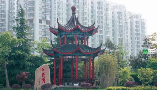 南京第二十九中学是公立还是私立 是重点中学吗？