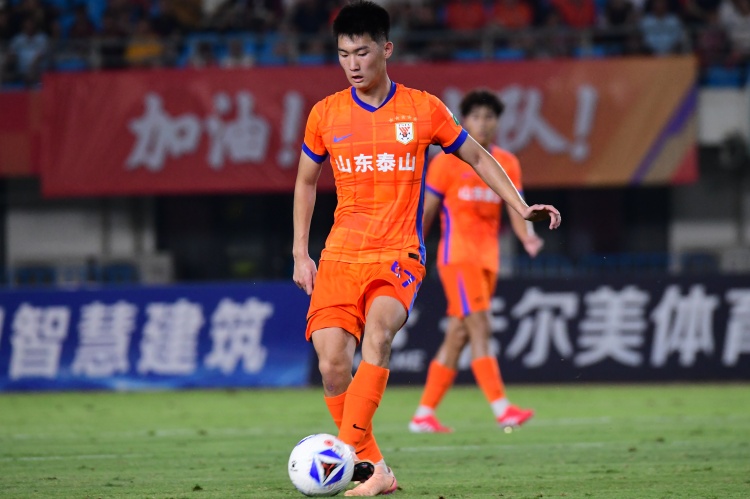 记者：王昊斌、齐千程、刘骐玮上调泰山一队，彭欣力对亚泰有作用