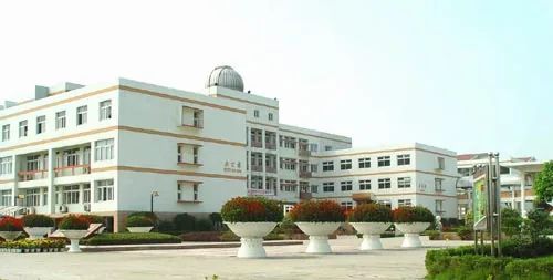 南京市雨花台中学简介概况（建校历史、地址、师资、校训、环境）