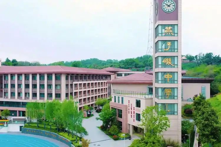 南京市燕子矶中学有几个校区 位置分别在哪？