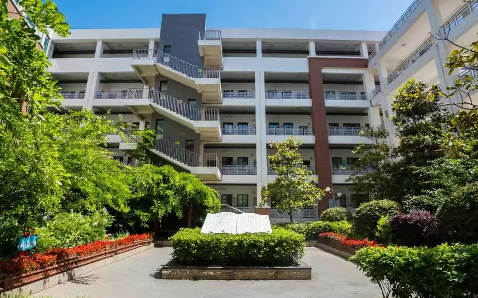 南京市板桥中学简介概况（建校历史、地址、师资、校训、环境）