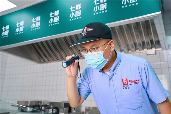 京东计划三年内建设1万家七鲜小厨：外卖现炒现做 后厨24小时直播