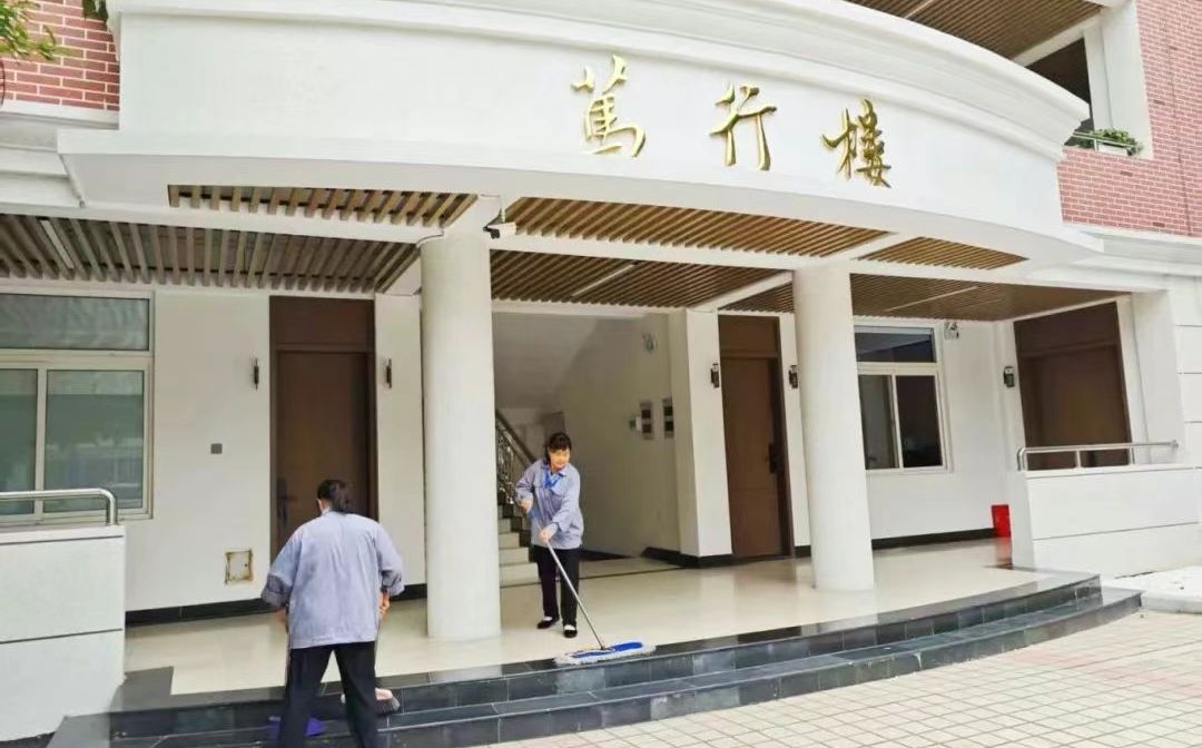 南京市江北新城高级中学是公立还是私立,是重点中学吗？