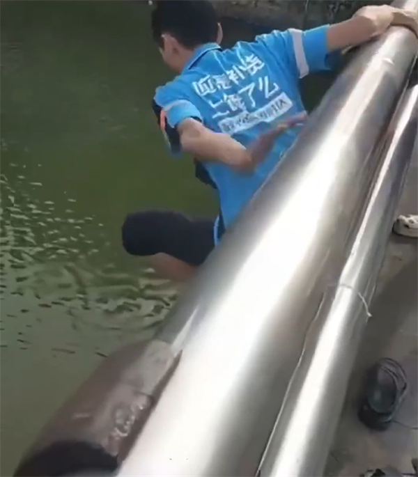 还有餐没送！50岁外卖小哥跳桥救人后默默离开 平台回应