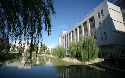 张家港市沙洲中学简介概况（建校历史、地址、师资、校训、环境）