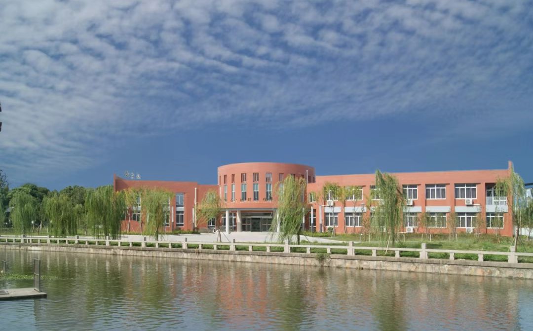 常熟市中学是公立还是私立,是重点中学吗？