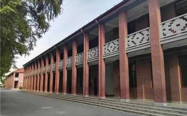 昆山市柏庐高级中学简介概况（建校历史、地址、师资、校训、环境）