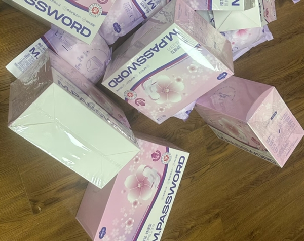 辛巴自创品牌卫生巾翻车 检出超高含量致癌物