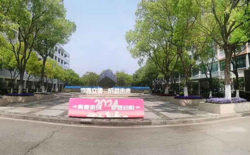 昆山陆家高级中学地址在哪里 位于哪个区？