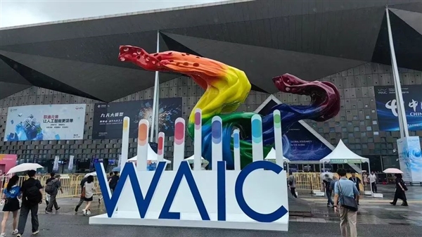 上海WAIC 800展商无一不想成为黄仁勋