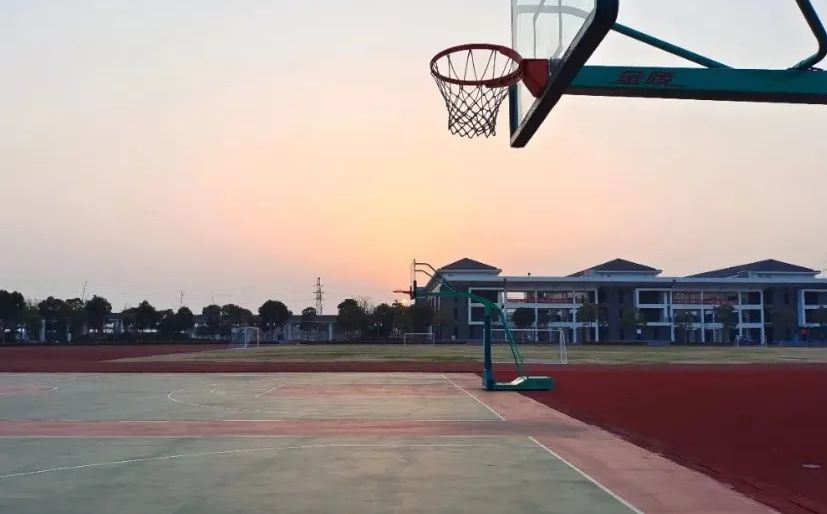 甪直高级中学是公立还是私立 是重点中学吗？