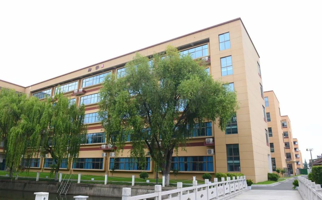 吴江盛泽中学在苏州的排名第几,南外属于什么档次？