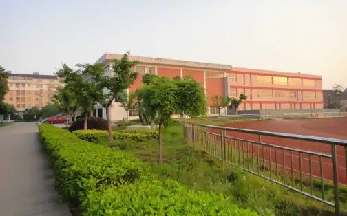 吴江平望中学简介概况（建校历史、地址、师资、校训、环境）