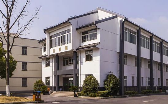 苏州市第六中学校是公立还是私立 是重点中学吗？
