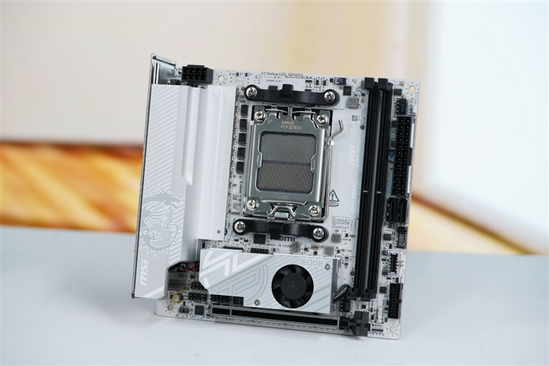 微星MPG B850I EDGE TI WIFI刀锋 钛主板评测：小巧强悍 200W功率释放还有满血Wi-Fi 7和5G有线网