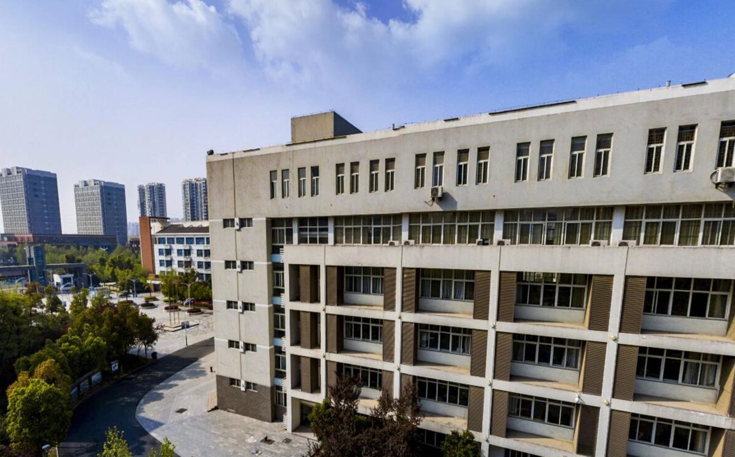 合肥市第一中学简介概况（建校历史、地址、师资、校训、环境）