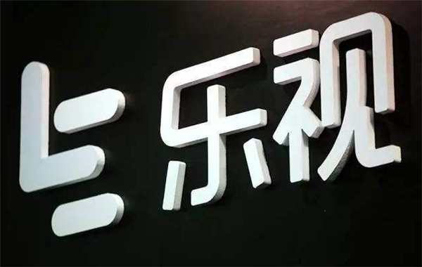 “第一个取消耳机孔的”上热搜 不是苹果！猜猜是谁
