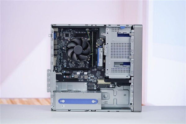 搭载兆芯开天KX-7000处理器！领效DZ770主机图赏