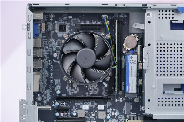 搭载兆芯开天KX-7000处理器！领效DZ770主机图赏