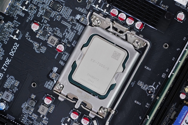 搭载兆芯开天KX-7000处理器！领效DZ770主机图赏