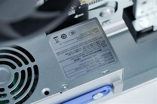 搭载兆芯开天KX-7000处理器！领效DZ770主机图赏