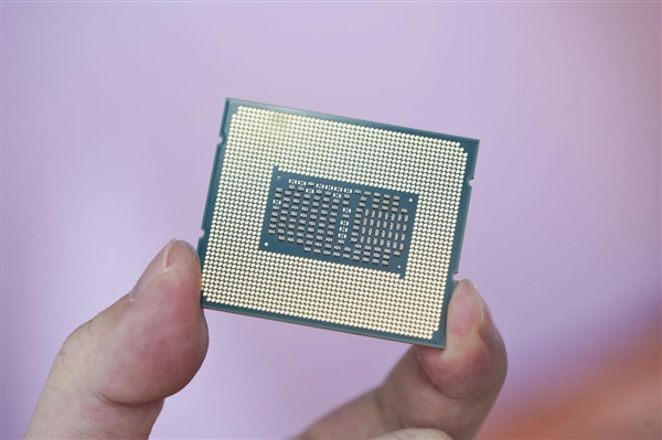 搭载兆芯开天KX-7000处理器！领效DZ770主机图赏