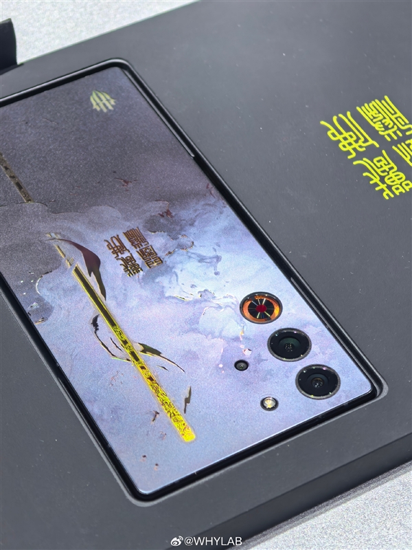 红魔10S Pro斗战胜佛版真机亮相ChinaJoy：自带24K金箍棒
