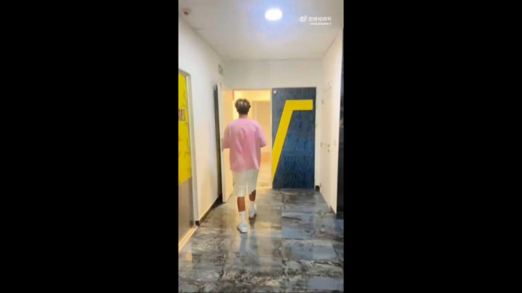 15岁刘凯源比利亚雷亚尔报到完成，后天开始训练
