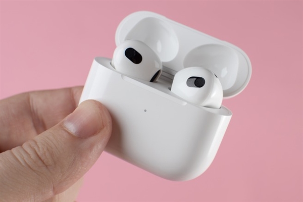 李楠：这么多年了库克拿得出手的原型只有一个AirPods