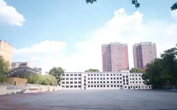哈尔滨市第十二中学校简介概况（建校历史、地址、师资、校训、环境）