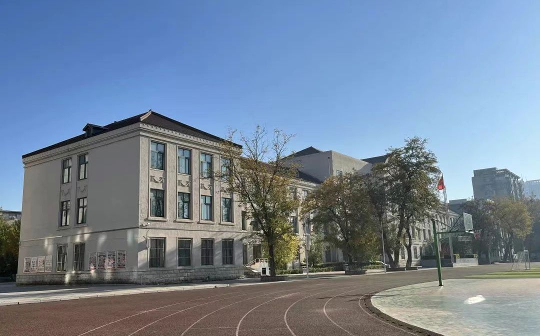 沈阳市第四中学是公立还是私立,是重点中学吗？