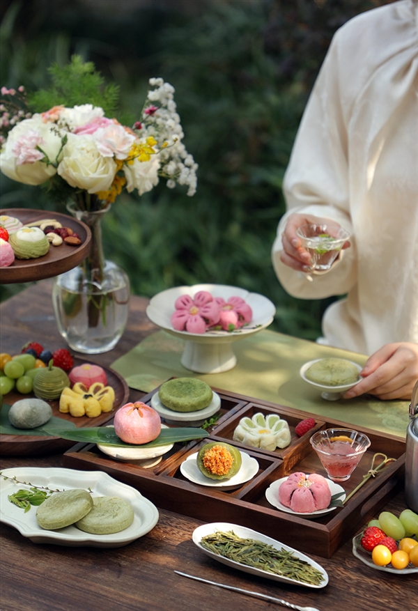 杭州特产：知味观糕点/坚果/藕粉礼盒8元