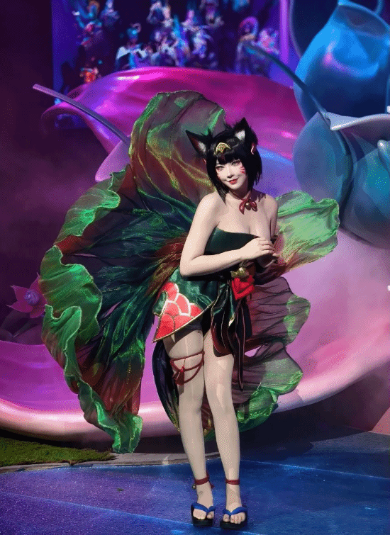 美女韩援Coser回应争议：已终止与中国代理商的合作