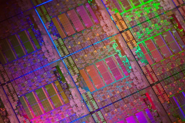 特朗普宣布芯片将征收100%关税！苹果、NVIDIA豁免 谁受影响最大