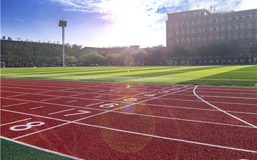 天津英华实验学校是公立还是私立 是重点中学吗？