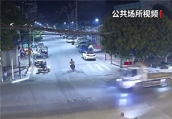 13岁男孩偷开路边货车 撞伤人后逃逸3个月：自称网上看的驾驶教程