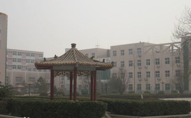 藁城区第一中学是公立还是私立 是重点中学吗？