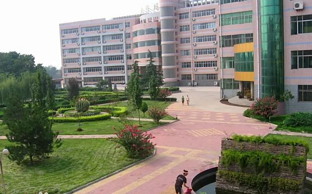 藁城区第一中学校区在哪 在什么区？
