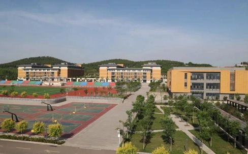 平阴县实验高级中学是公立还是私立,是重点中学吗？