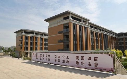 平阴县实验高级中学校区在哪 在什么区？
