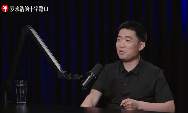 雷军宣布造车前与李想通了两小时电话：聊了对特斯拉、比亚迪和华为的看法