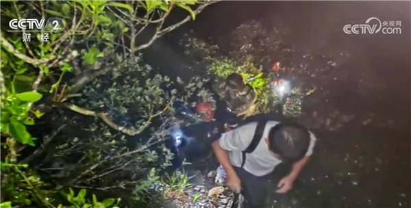 2游客台风天擅入自然灾害危险区遭困：解救后每人被罚5000元
