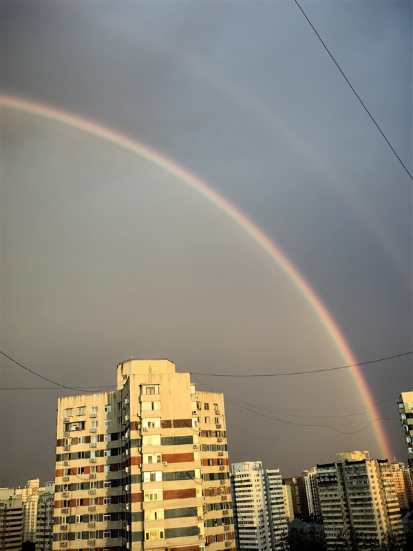 北京暴雨过后出现“双彩虹”：网友纷纷驻足围观