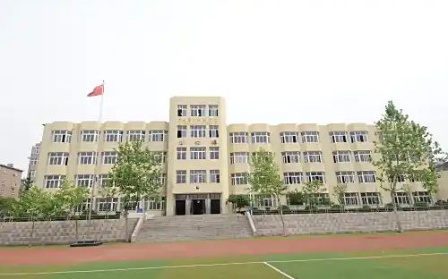 山东省青岛第十六中学简介概况（建校历史、地址、师资、校训、环境）