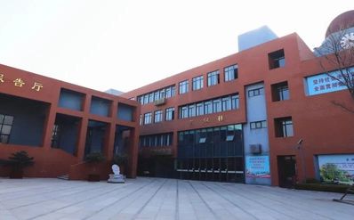 青岛市城阳第一高级中学是公立还是私立,是重点中学吗？