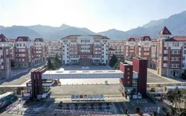 青岛西海岸新区第九高级中学是公立还是私立 是重点中学吗？