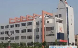 青岛西海岸新区第五高级中学是公立还是私立 是重点中学吗？