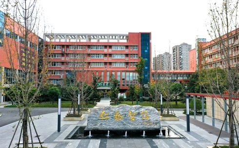 武汉市汉铁高级中学是公立还是私立 是重点中学吗？