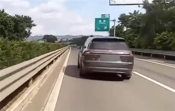 男子高速上醉驾被查:辩称在车内休息时被智驾带了上去